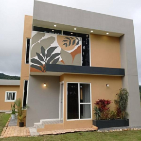 1 Casa de dos pisos y cuatro cabañas 4,5,6 y 7